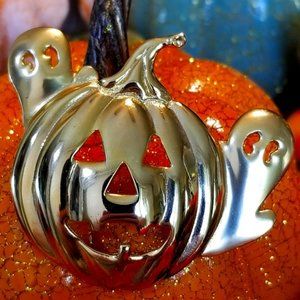 Gold Tone Jack-o-lantern With Ghosts Brooch/Pin